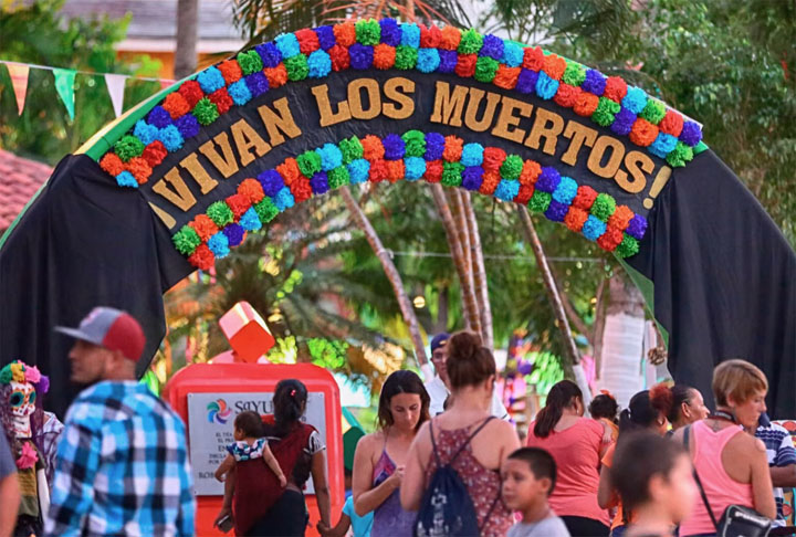 Sayulita - Bem distante da capital, a 840 km,  fica no litoral oeste do México. A cidade fica decorada com enfeites e mensagens de 