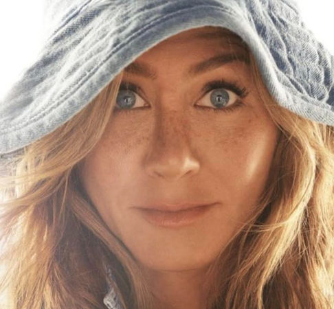 Jennifer Aniston revela que pai a desencorajou a seguir carreira como atriz