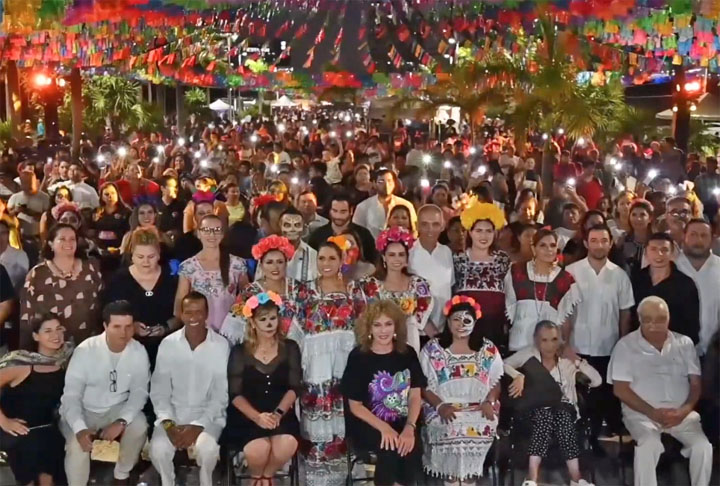 Quintana Roo- A 1.500 km da Cidade do México, fica no sul do país, já quase na ponta, perto de Belize e Guatemala. As ruas ficam lotadas nas procissões em louvor dos mortos. 