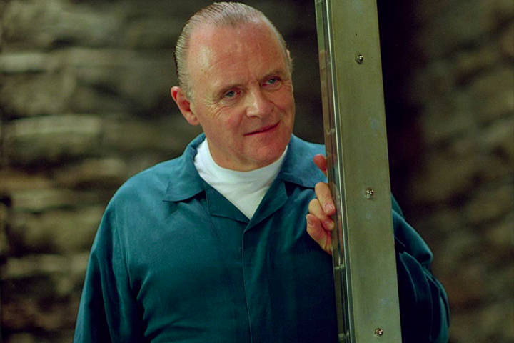 “Dragão Vermelho”, 2002 – A versão de 2002 trouxe Anthony Hopkins de volta ao papel de Hannibal Lecter, servindo como uma prequela de 