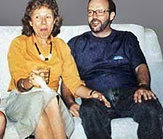 O casal Manfred e Marisia Richthofen foi morto a golpes de barra de ferro na noite de 31 de outubro de 2002. Os autores foram os irmãos Daniel e Cristian Cravinhos a mando da filha do casal, Suzane von Richthofen.-Arquivo Pessoal - Wikimédia Commons