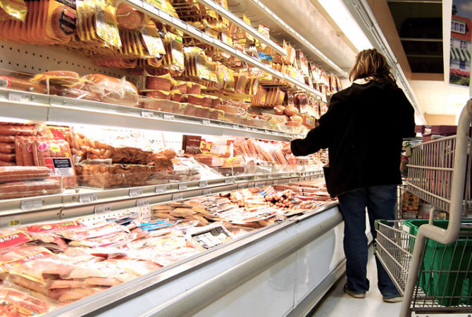 ‘Tinder de supermercado’ vira febre na Espanha; entenda a tendência