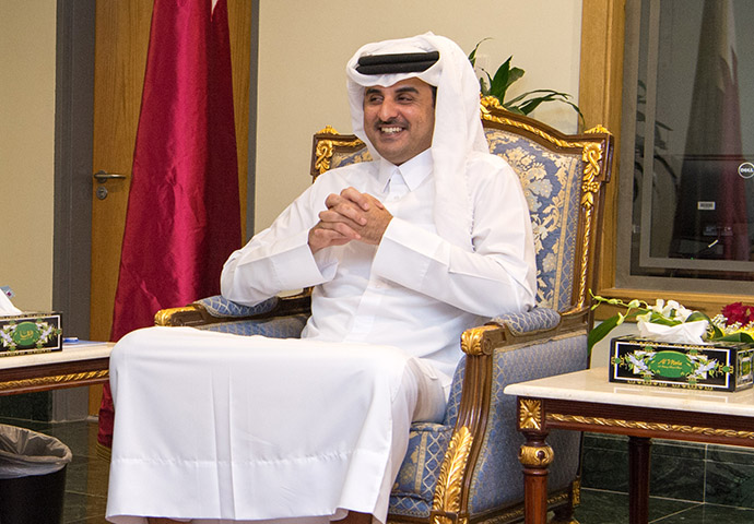 Em todos, a poligamia é liberada,mas apenas homens podem ter mais de uma cônjuge. Aliás, o emir do Qatar tem três esposas: Jawaher bint Hamad bin Suhaim Al-Thani,  Anoud bint Mana Al Hajri e Noora bint Hathal Al Dosari. Ao todo, ele tem onze filhos. 