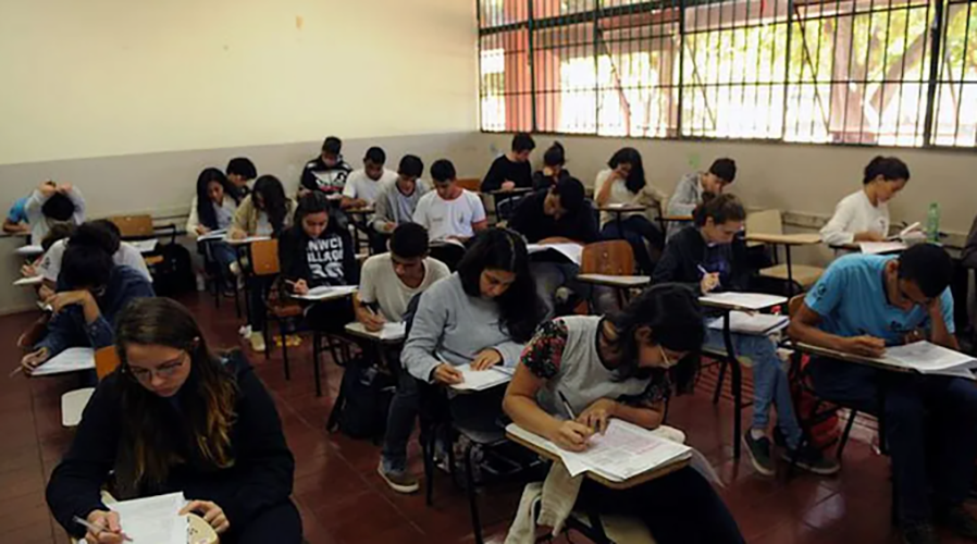 Não faça cópia - O estudante não deve em hipótese alguma usar trechos dos textos que acompanham a proposta da redação. 