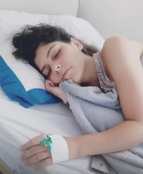 Após tratamento com transfusões de sangue, ela foi se recuperando, mas enfrentou muitas dificuldades, inclusive tendo que se alimentar por sonda. -Reprodução Instagram