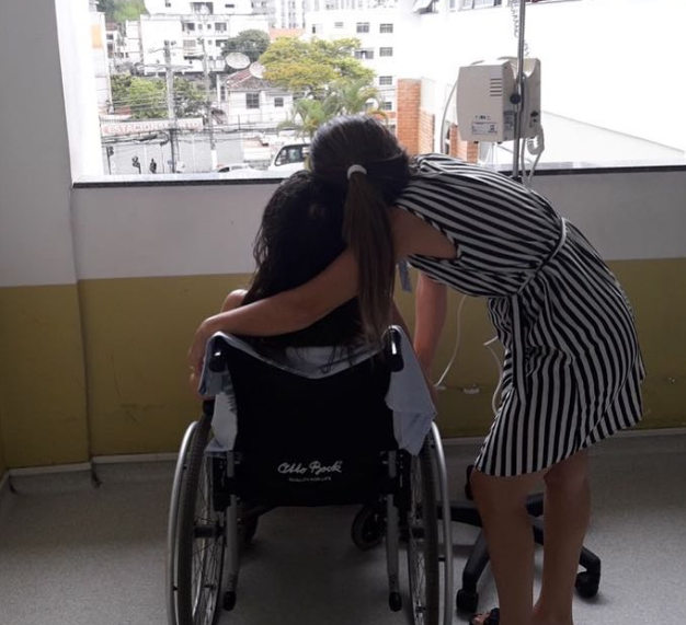 Ela criou uma vaquinha online para arrecadar dinheiro para a compra de uma prótese.  Boa sorte para a Gabriela. E fica o alerta: Não ande descalço! -Reprodução Instagram