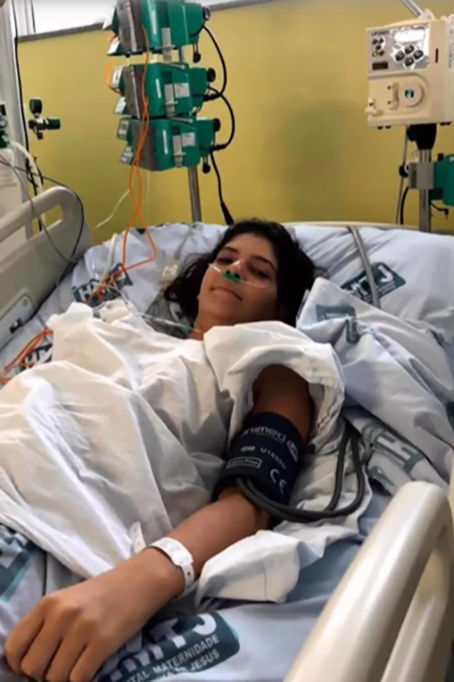 Outros exames acabaram por mostrar que ela estava com um coágulo provocado por bactérias no coração. Gabriela foi intubada e ficou na UTI, em coma induzido. -Reprodução Instagram