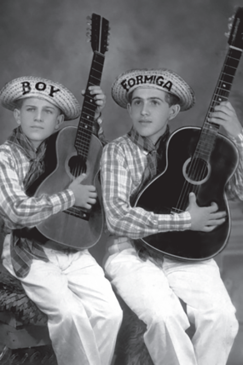 Ainda menino, ele já tocava viola. E fez parceria com o irmão Leili para apresentações do cancioneiro caipira. Era a dupla Boy (Boldrin) e Formiga. 