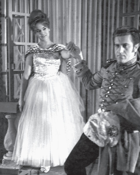 Como ator, Rolando Boldrin marcou presença no Grande Teatro Tupi, programa de teleteatro idealizado por Sérgio Britto e produzido pela TV Tupi nos anos 1950. Na foto, Boldrin contracena com Susana Vieira. 