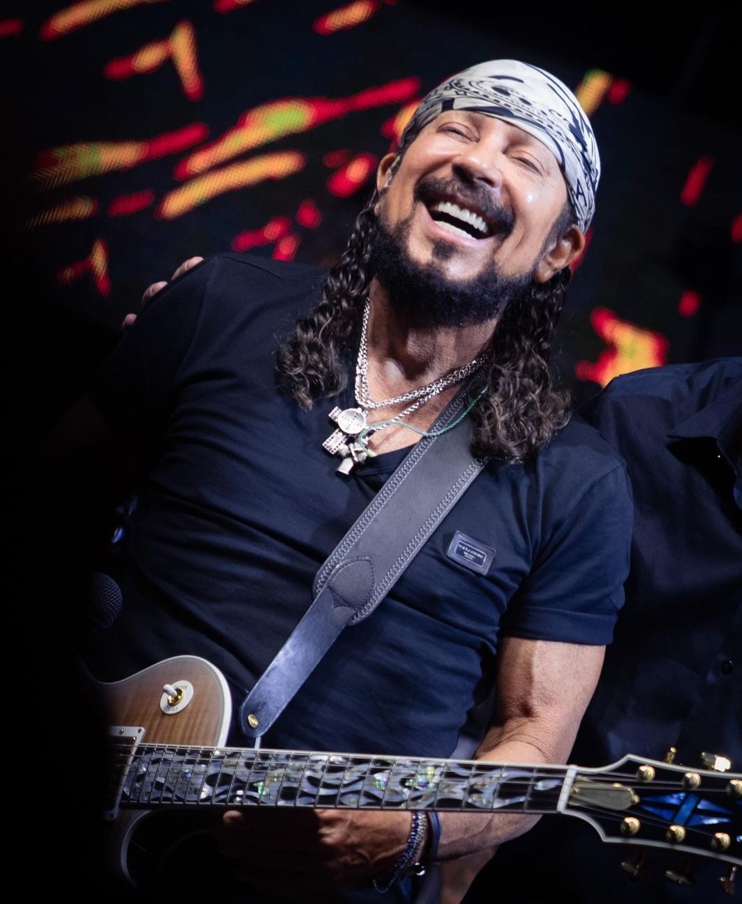 Lançaram o primeiro álbum, intitulado 'Traz os Montes' e iniciaram a carreira em Salvador. Na sequência, gravaram o 2º LP, "Estação das Cores", já com o selo Continental. As músicas mais executadas foram "Meu balão" e "Estação das Cores" 