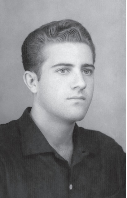 Bem jovem, aos 16 anos, incentivado pelo pai, Boldrin foi para a capital São Paulo, de carona em um caminhão.