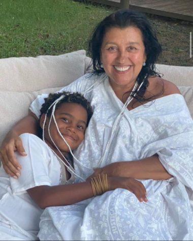 Regina Casé e seu filho Roque