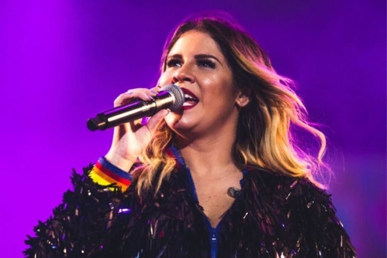 Mesmo depois de sua morte, a cantora continuou bombando nas paradas. Lançada no fim de dezembro de 2022, a música 