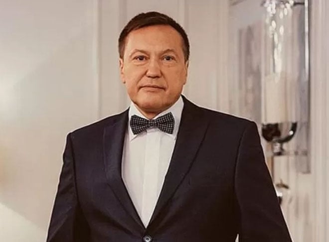 Em dezembro de 2022, a morte do bilionÃ¡rio russo Pavel Antov ganhou grande repercussÃ£o. Ele foi encontrado morto apÃ³s cair da janela de um hotel na Ãndia, poucos dias depois de criticar publicamente a guerra na UcrÃ¢nia, iniciada pela RÃºssia no mesmo ano. O caso gerou suspeitas, somando-se a outras mortes misteriosas de empresÃ¡rios russos.