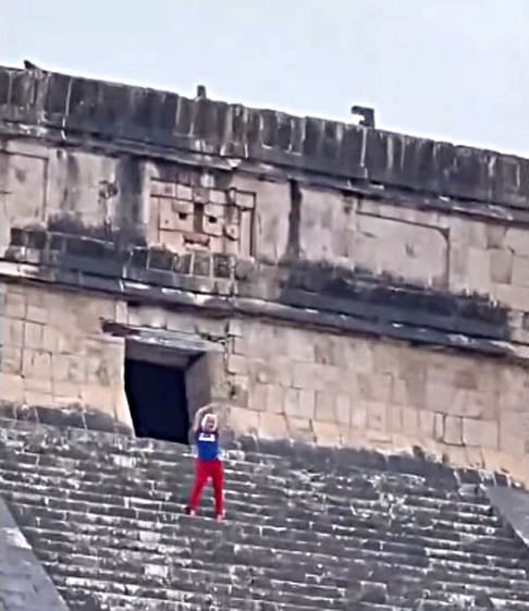 No México, uma mulher  subiu os 91 degraus da pirâmide maia de Kukulcán, no sítio arqueológico Chichén Itzá, na cidade de Tinum. Ao chegar no topo, ela dançou e entrou na sala do templo. O problema é que tudo é proibido, incluindo subir os degraus. 
