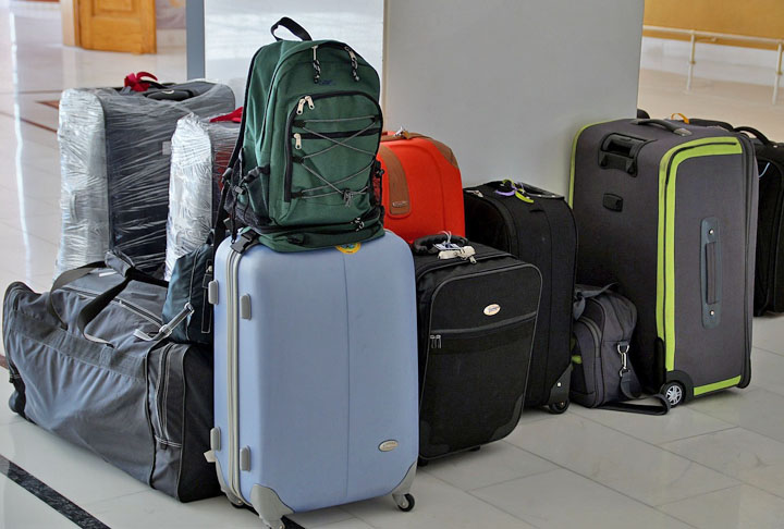 As malas estão desaparecendo!, Aeroporto: Área Restrita, A polícia civil  recebeu uma denúncia de um funcionário do Aeroporto de Guarulhos. O  funcionário relatou que algumas bagagens provenientes dos Estados