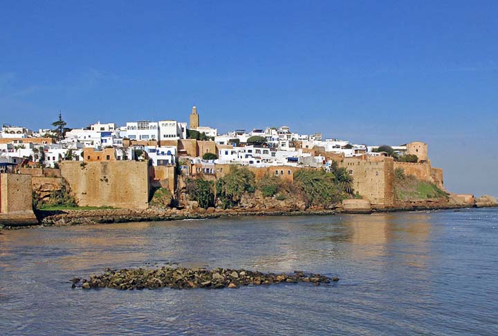 Turistas também visitam construções antigas chamadas de Kasbah. O casbá (em português) é o nome dado às cidadelas cercadas por fortificações, comuns no Norte da África. 