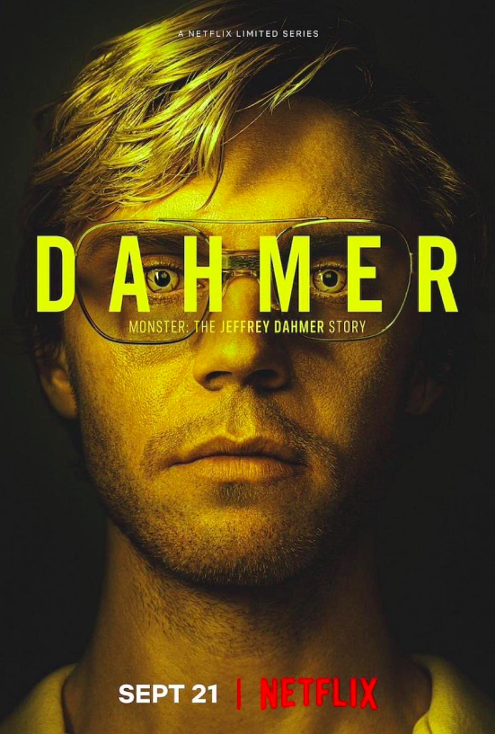1. Dahmer: Um Canibal Americano - A primeira temporada tem 10 capítulos e acompanha a infância, os crimes e as falhas da polícia que permitiram que Jeffrey Dahmer agisse por tanto tempo.
