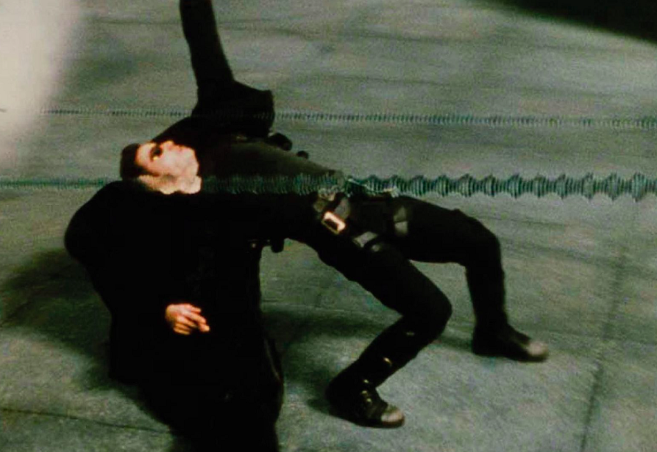 “Matrix” (1999): O filme foi tão marcante ao introduzir – e popularizar – a técnica do "bullet time" que várias outras obras que vieram depois replicaram o efeito.