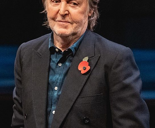 Paul McCartney e Elton John pedem lei que defenda artistas contra IA