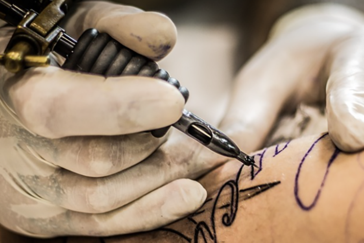 Tatuagem, tatuador - Felix/Pixabay 