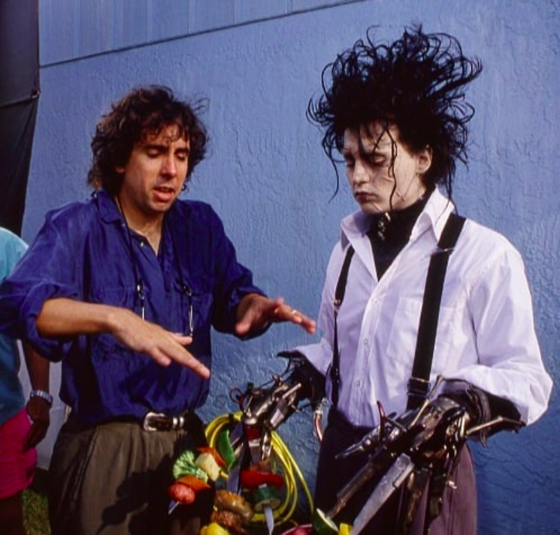 Outro marco na carreira de Burton é “Edward Mãos de Tesoura”, de 1990. O filme, estrelado por Johnny Depp e Winona Ryder, se tornou um clássico moderno.
