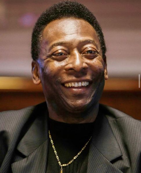 No Brasil, também existem casos não tão conhecidos assim de personalidades que serviram nas Forças Armadas. Caso do Pelé, que embora não tenha combatido, ingressou no Exército em 1959, um ano após conquistar sua primeira Copa do Mundo.