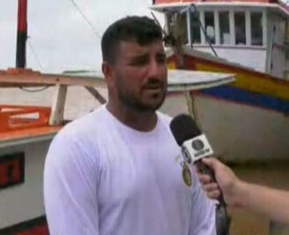 "Pra mim, os primeiros 10 minutos foram os mais difíceis porque eu queria a todo custo chegar à embarcação. Mas é um peso de água descomunal mesmo, não tinha como nadar contra", disse