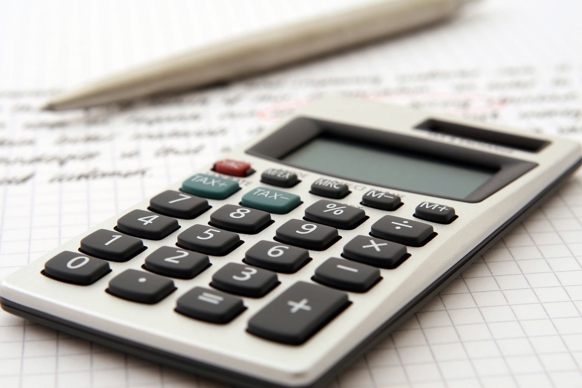 Nesta galeria, você verá quais países estão no ranking das menores taxas. Em outra galeria, ficarão os que exigem maiores tributos dos contribuintes:  https://www.flipar.com.br/paises-que-cobram-mais-impostos-da-populacao/
