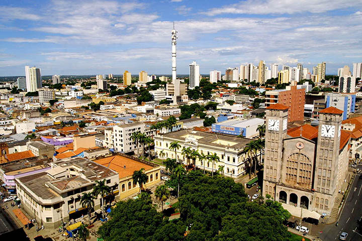 O Mato Grosso, após o desmembramento da parte sul, ficou com 141 cidades numa área de 903 mil km². Atualmente a população é de 3,7 milhões de habitantes. A capital é Cuiabá. - Acervo Iphan