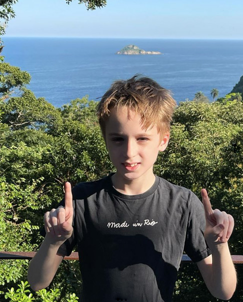 Guy - Filho de Jonatas Faro e Danielle Winits. Em português significa  Rapaz, Cara.