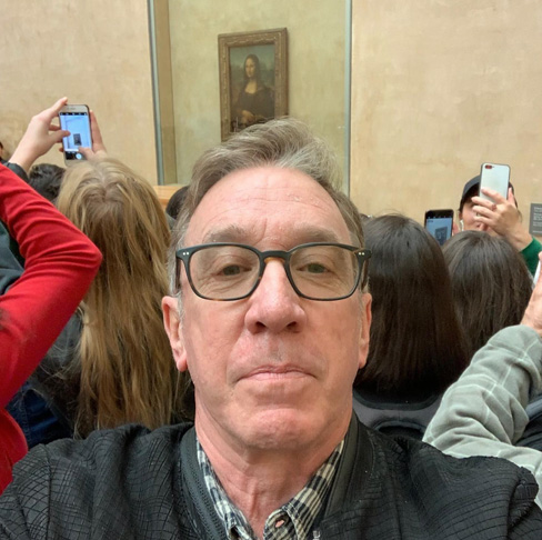 No fim da década de 1970, Tim Allen passou 28 meses preso por tráfico de drogas após ser flagrado com cocaína. Em seguida, após conquistar a liberdade ele foi morar em Los Angeles e passou a trabalhar no The Comedy Store, clube de comédia local. 
