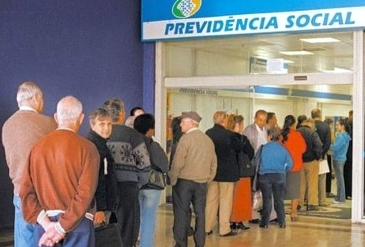 Além disso, a nova regulamentação permite carência de até 90 dias para o início do pagamento, flexibilizando o acesso ao crédito para aposentados e pensionistas que enfrentam dificuldades financeiras imediatas.
