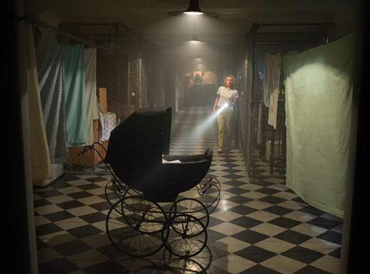 Em outro evento bizarro, Peter Safra, produtor do filme, contou que enquanto se preparavam para rodar uma cena, uma luminária caiu do teto na cabeça de um dos atores. Felizmente, não foi nada grave. Relembre outros casos sinistros de bastidores!