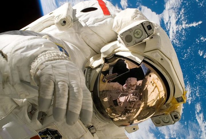 No caso dos norte-americanos, a proibição se dá por conta da opinião pública, que já se manifestou contra o fato de astronautas – muitas vezes militares – beberem álcool enquanto estão em missão.