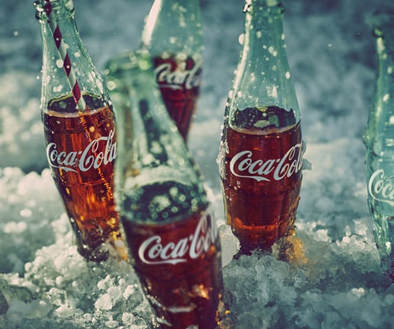 Após a sua morte, a fórmula do sabor 7X ficou com o seu contador, Frank Robinson. Frank, aliás, rebatizou para Coca-Cola e escreveu o logotipo com a própria mão. -- Divulgação/Coca-Cola Brasil