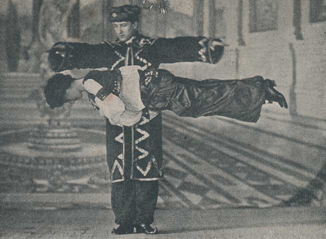 HOWARD THURSTON - Americano, nasceu em 1869 e morreu em 1936. Um dos maiores do sÃ©culo 20.  Certa vez, ocupou 8 vagÃµes em um trem para conseguir transportar todos seus materiais das apresentaÃ§Ãµes.