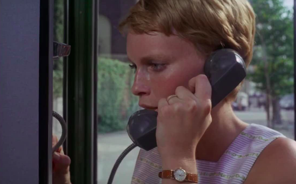 Assim como a protagonista do filme, Tate também estava grávida de seu primeiro filho. Ainda outras quatro pessoas morreram no ataque, ocorrido na casa do diretor. 