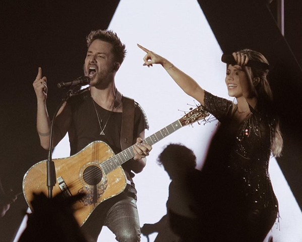 Em 2019, Junior se reuniu com Sandy para a turnê comemorativa dos 30 anos da dupla, 