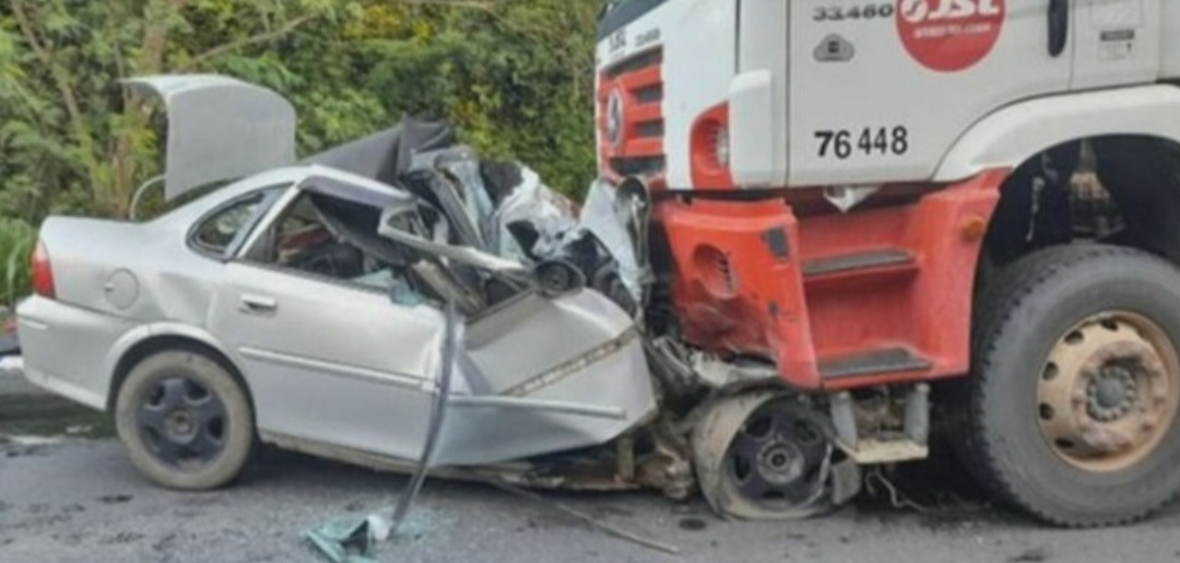 Em janeiro de 2023 um caso teve grande repercussão. Uma família inteira morreu num acidente no km 119 da BR-101, em Sooretama, no norte do Espírito Santo.-Divulgação PRF