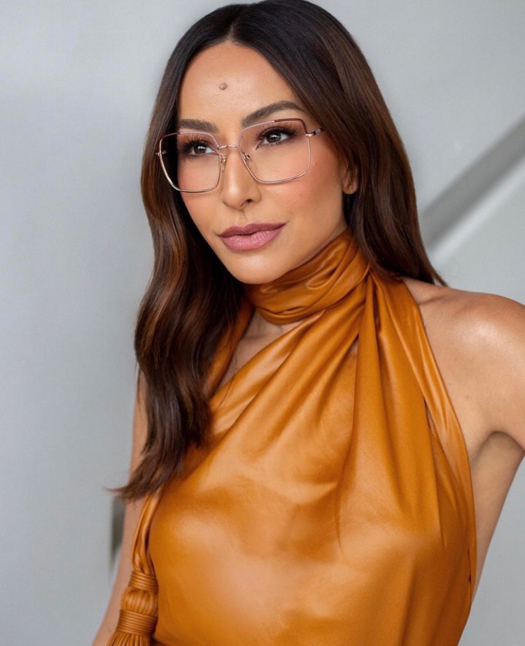 <p>Sabrina Sato – A apresentadora e modelo tem avô paterno libanês, responsável pelo seu segundo sobrenome, Rahal.</p>
