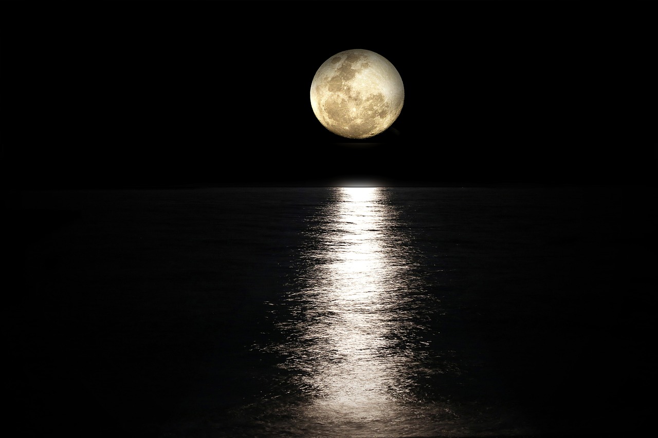 No calendário chinês, o ano é o fim de 12 ciclos completos da Lua. O ano lunar tem cerca de 354 dias, que é o tempo para que a Lua atravesse 12 ciclos completos.