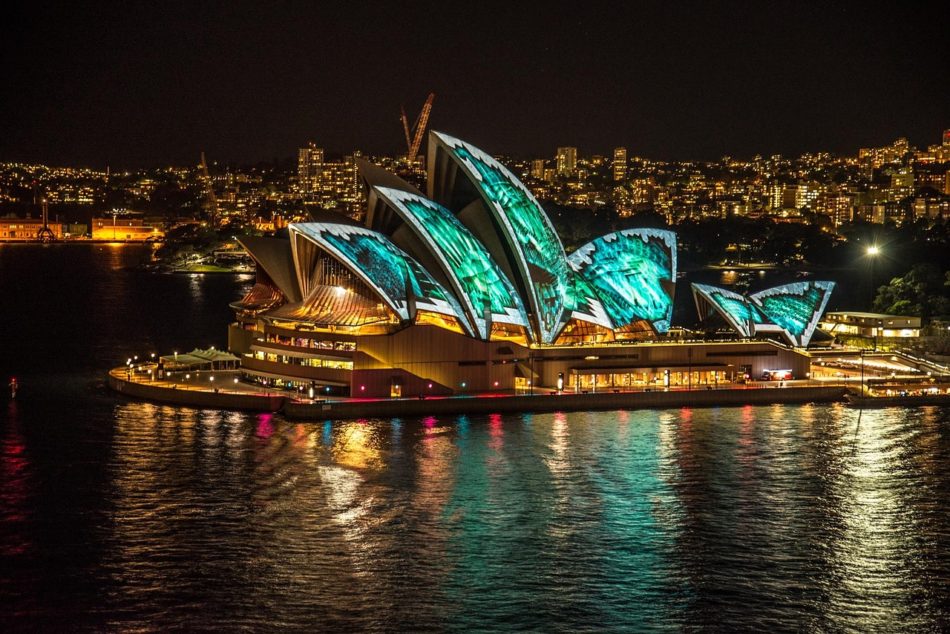 10º – Austrália: Estava em 4ª na edição passada, ficando agora em 10º. Os poucos homicídios no país fizeram o país ter uma boa nota, mas a publicação fala para os turistas tomarem cuidado com os animais selvagens da região. 