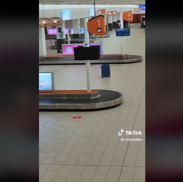 Robbie Allen já tinha achado estranho quando chegou ao aeroporto e viu o saguão vazio. Ou seja, zero problema para fazer o check-in. 