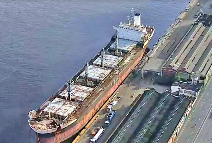 Navio abandonado