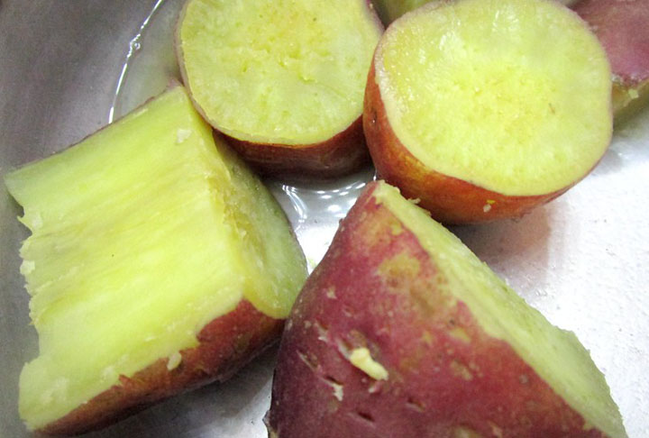 Para aqueles que praticam atividades físicas, a batata-doce é uma excelente fonte de energia. Os carboidratos complexos presentes fornecem a energia necessária para treinos intensos, enquanto as fibras ajudam a manter a sensação de saciedade. - Lory Claudino - Flickr
