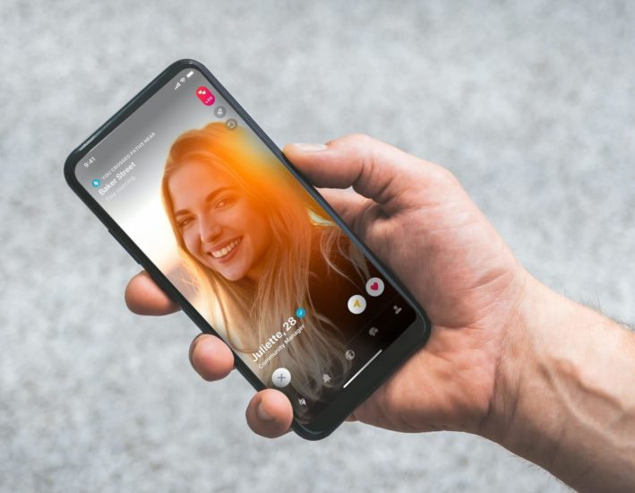 No caso do “Happn”, é possível denunciar clicando nos três pontinhos do canto superior direito da tela.