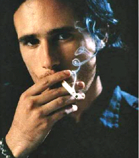 Jeff Buckley - O cantor, compositor e guitarrista americano morreu afogado no rio Mississipi em 29/5/1997, aos 30 anos. 