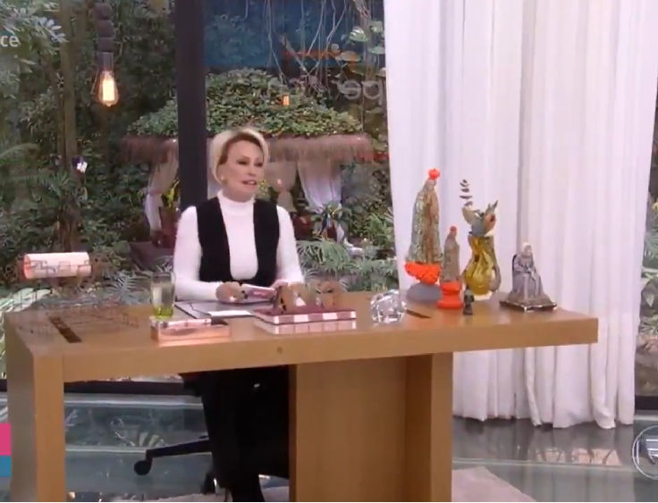 Enquanto Tati Machado trazia os acontecimentos da semana da novela, Ana Maria aproveitou para criticar o excesso de reviravoltas da trama: “Terra e Paixão está virando um thriller [suspense], né? Matam gente todo dia”.-Reprodução/TV Globo