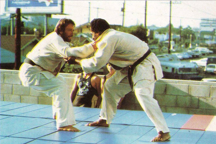 A revista Black Belt lhe concedeu prêmios como ‘Lutador do Ano’ (1968) e ‘Instrutor do Ano’ (1975). Chuck também treinou brevemente com Bruce Lee, atuando com ele em 